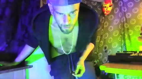 guyst049 online show from 02-08-26, 01:09