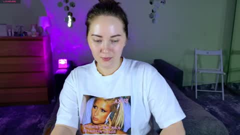 Snapshot of gwen_lady chatting on 02-20-25, 07:08 Sweety Kitty online show from 02-20-25, 07:08