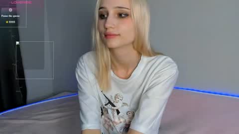 Snapshot of gwencase chatting on 06-18-26, 07:40 Gwan online show from 06-18-26, 07:40