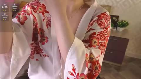 Snapshot of gwendolyndrews chatting on 12-16-25, 01:21 Lisa online show from 12-16-25, 01:21