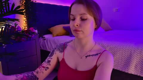 Snapshot of gwenhilton chatting on 09-30-25, 06:18 gwenhilton online show from 09-30-25, 06:18