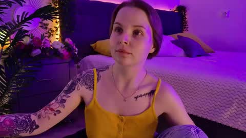 Snapshot of gwenhilton chatting on 10-11-25, 05:28 gwenhilton online show from 10-11-25, 05:28