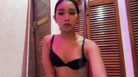 Snapshot of gwyneth_licious chatting on 05-31-26, 12:12 gwyneth_licious online show from 05-31-26, 12:12