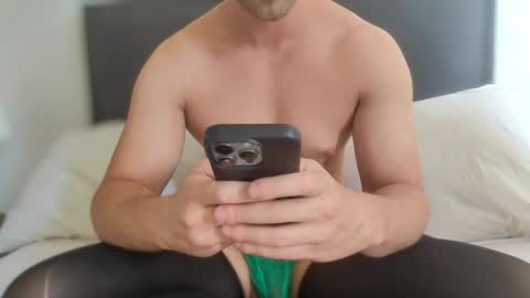 Snapshot of gymguy0697 chatting on 05-27-26, 11:18 Kinky Gym Guy online show from 05-27-26, 11:18