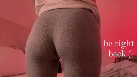 Snapshot of h2h0e chatting on 12-14-24, 11:01 Lana online show from 12-14-24, 11:01