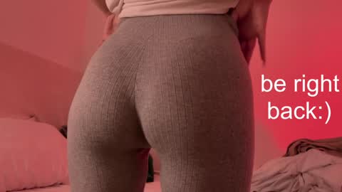 Snapshot of h2h0e chatting on 01-04-25, 11:27 Lana online show from 01-04-25, 11:27