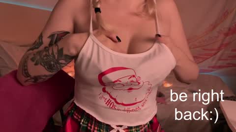 Snapshot of h2h0e chatting on 01-25-25, 10:39 Lana online show from 01-25-25, 10:39