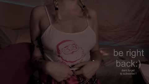 Snapshot of h2h0e chatting on 09-11-25, 02:22 Lana online show from 09-11-25, 02:22