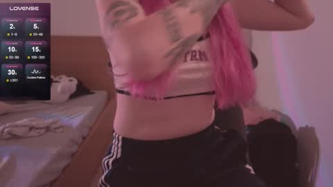 Snapshot of h2h0e chatting on 02-14-26, 09:44 Lana online show from 02-14-26, 09:44