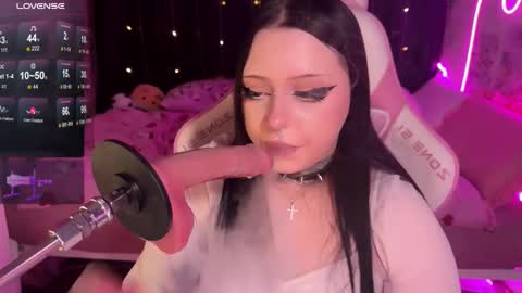 Molly and  PVT 42TKMIN 3 help us get 100 likes online show from 02-24-26, 03:54