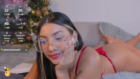 Snapshot of h3y_mia3 chatting on 12-21-24, 08:50 Paulina online show from 12-21-24, 08:50