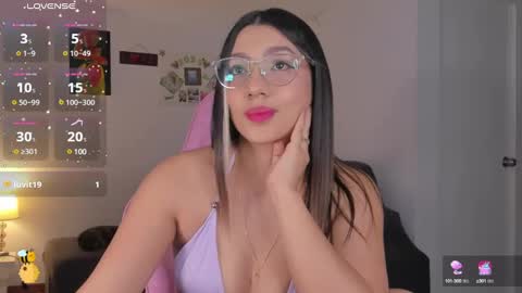 Snapshot of h3y_mia3 chatting on 03-08-25, 06:54 Paulina online show from 03-08-25, 06:54