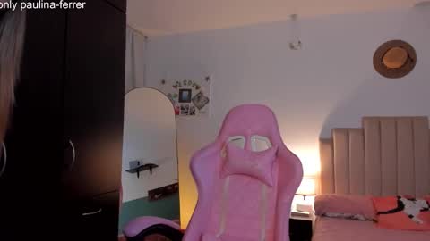 Snapshot of h3y_mia3 chatting on 11-15-25, 06:11 Paulina online show from 11-15-25, 06:11