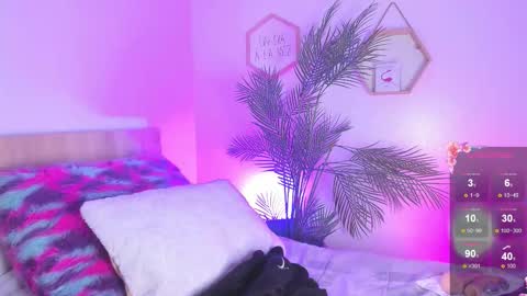 Hadid online show from 03-25-26, 08:26