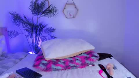 Hadid online show from 04-11-26, 07:45