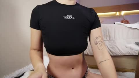 Hailey online show from 11-04-25, 02:16