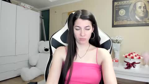 Snapshot of hailey_beauty chatting on 12-25-24, 09:43 Sk pe Anya388109 online show from 12-25-24, 09:43