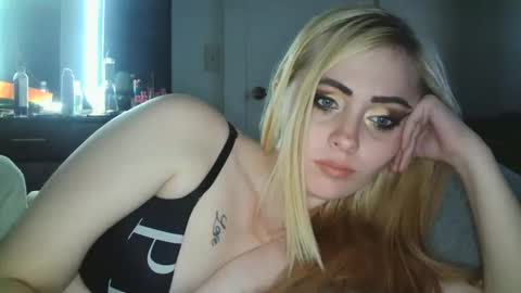 Snapshot of haileyakuma69 chatting on 12-17-24, 10:43 Hailey and d online show from 12-17-24, 10:43