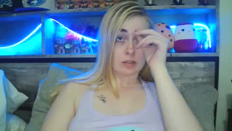 Snapshot of haileyakuma69 chatting on 02-19-25, 12:03 Hailey and d online show from 02-19-25, 12:03