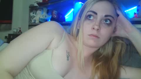 Snapshot of haileyakuma69 chatting on 02-28-25, 01:15 Hailey and d online show from 02-28-25, 01:15