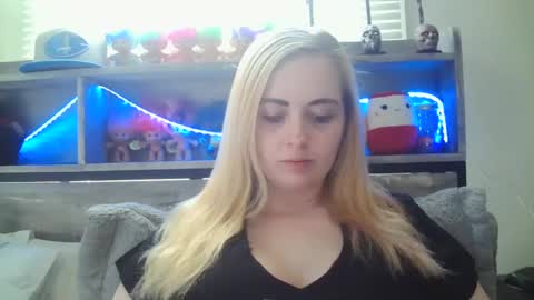 Snapshot of haileyakuma69 chatting on 03-02-25, 08:07 Hailey and d online show from 03-02-25, 08:07