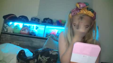 Snapshot of haileyakuma69 chatting on 10-31-25, 12:33 Hailey and d online show from 10-31-25, 12:33