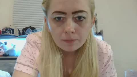 Snapshot of haileyakuma69 chatting on 11-21-25, 10:52 Hailey and d online show from 11-21-25, 10:52