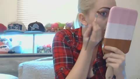 Snapshot of haileyakuma69 chatting on 11-22-25, 09:36 Hailey and d online show from 11-22-25, 09:36