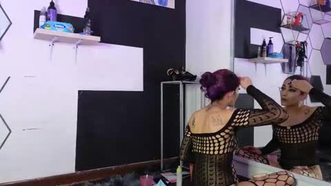 haileycat_ online show from 12-23-25, 01:36