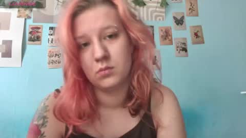Snapshot of haileyfoxy chatting on 07-27-26, 02:51 Hailey online show from 07-27-26, 02:51