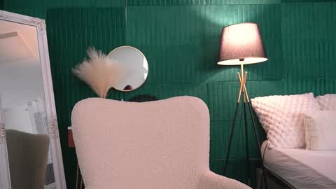 Hailey online show from 11-13-25, 04:33