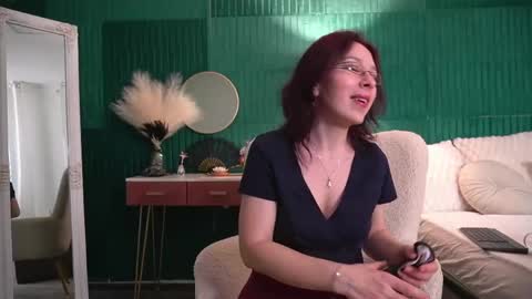Snapshot of haileymoon85 chatting on 06-01-26, 03:41 Hailey online show from 06-01-26, 03:41