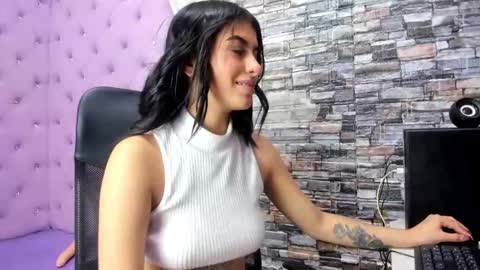 Snapshot of haileypetite chatting on 05-22-26, 01:17 Hailey Petite online show from 05-22-26, 01:17