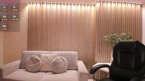 Snapshot of haileyross_ chatting on 06-24-26, 01:48 Hailey online show from 06-24-26, 01:48