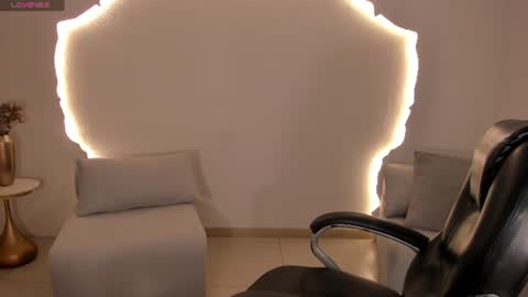 Snapshot of haileyross_ chatting on 07-11-26, 02:25 Hailey online show from 07-11-26, 02:25