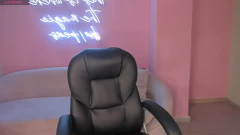 Snapshot of haileyross_ chatting on 07-12-26, 10:34 Hailey online show from 07-12-26, 10:34