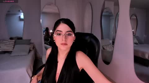 Snapshot of haileyross_ chatting on 07-19-26, 10:35 Hailey online show from 07-19-26, 10:35