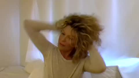 Hailey online show from 01-13-25, 11:49