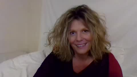 Hailey online show from 02-10-25, 02:52