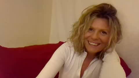 Hailey online show from 02-11-25, 02:14