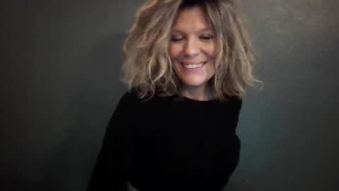 Hailey online show from 05-19-26, 01:56