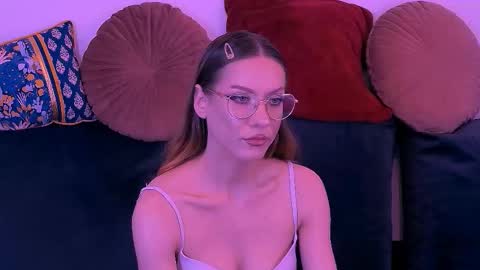 Snapshot of haileysinclair chatting on 11-30-25, 07:07 Carla online show from 11-30-25, 07:07