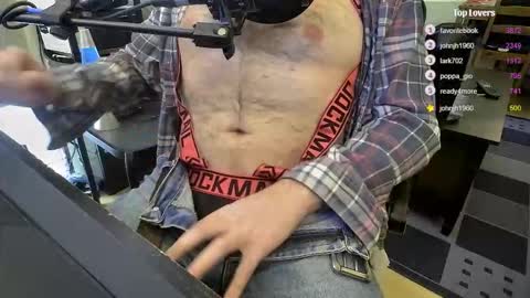 Snapshot of hairybelly818 chatting on 01-13-26, 06:35 Hairy Belly online show from 01-13-26, 06:35