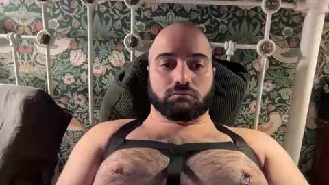 Hairy Guy online show from 11-26-25, 08:54