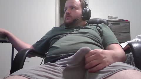 Snapshot of hairymikey chatting on 04-12-26, 04:28 hairymikey online show from 04-12-26, 04:28