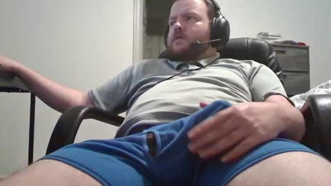 Snapshot of hairymikey chatting on 04-29-26, 03:54 hairymikey online show from 04-29-26, 03:54