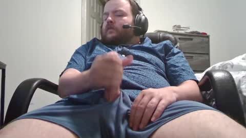 Snapshot of hairymikey chatting on 05-18-26, 05:02 hairymikey online show from 05-18-26, 05:02