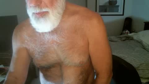 Hairy pecs online show from 05-25-26, 06:30
