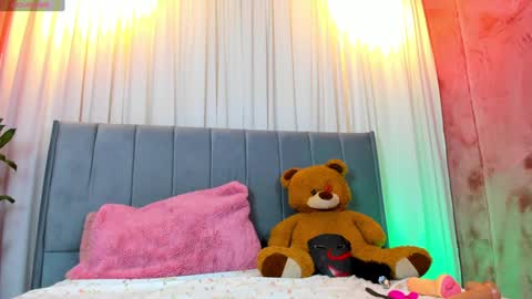 Haku Please help me with your thumbs up its important  online show from 01-21-25, 05:51