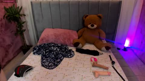 Haku Please help me with your thumbs up its important  online show from 01-22-25, 04:12